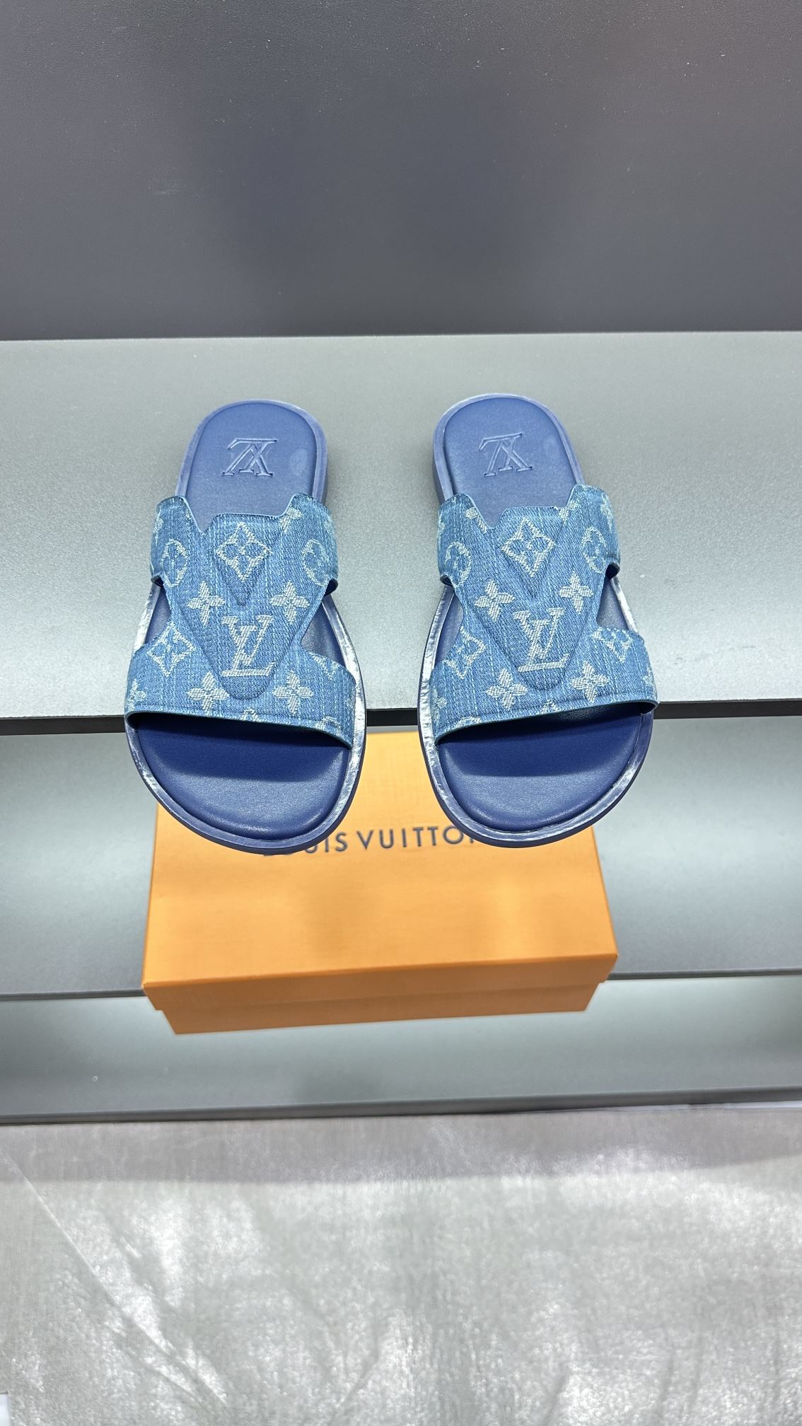 Louis Vuitton Slippers